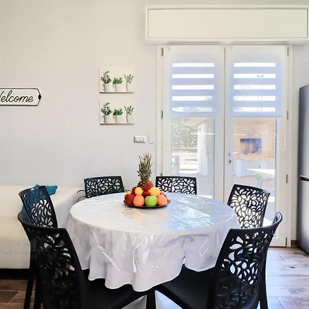 Leuca Alta - Casa Indipendente Con Giardino Esclusivo By Lovesud בית נופש